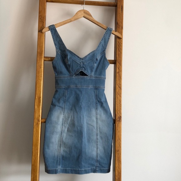 Jean Guess Dress - Picture 1 of 2